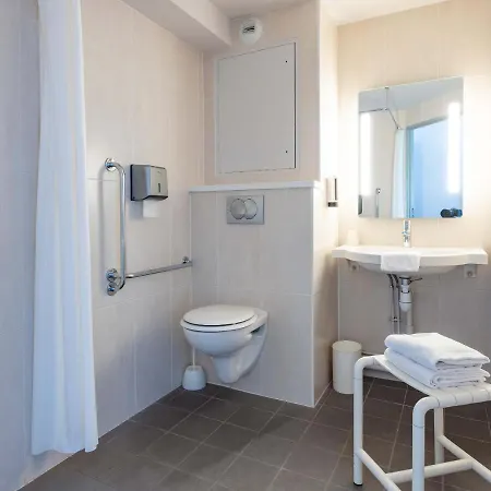Ouest Villejean Hotel 2*