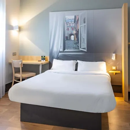 Hotel Ouest Villejean 2*
